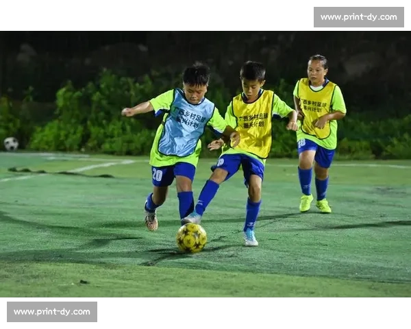 绿茵赛场同心逐梦为胜利喝彩为拼搏送上最燃足球祝福荣耀未来共赴